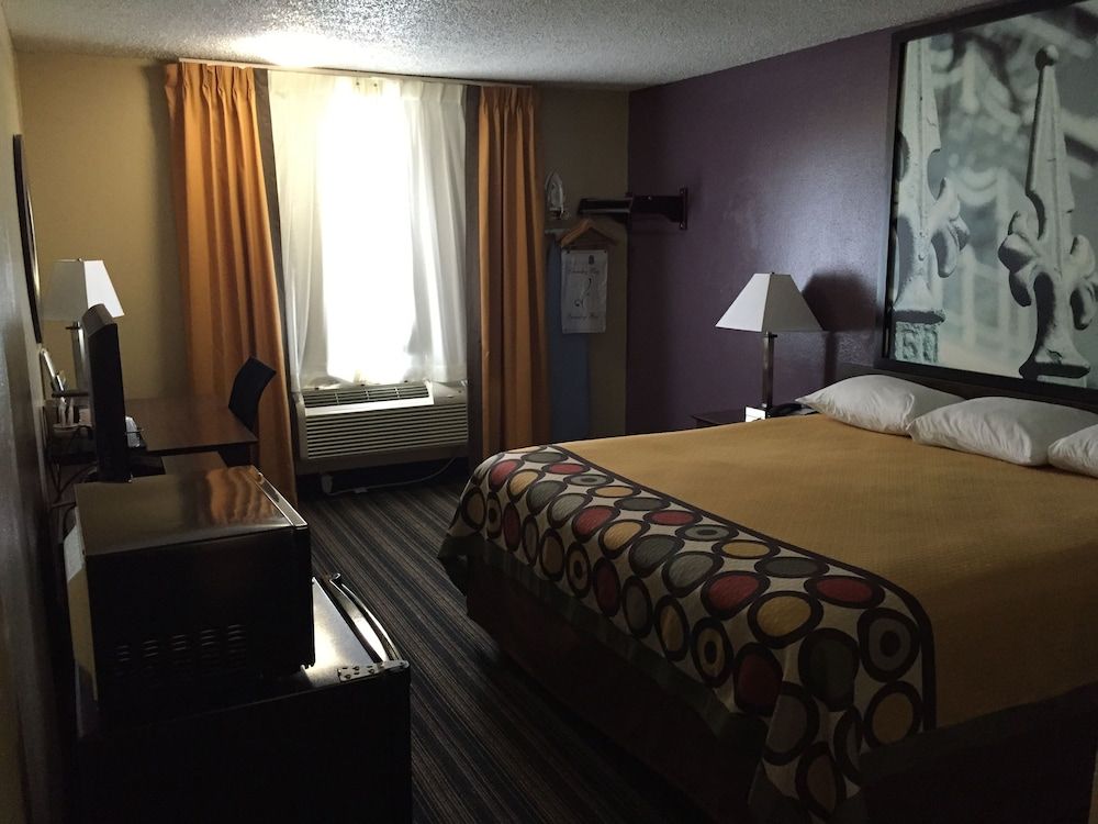 Super 8 by Wyndham Natchitoches 3