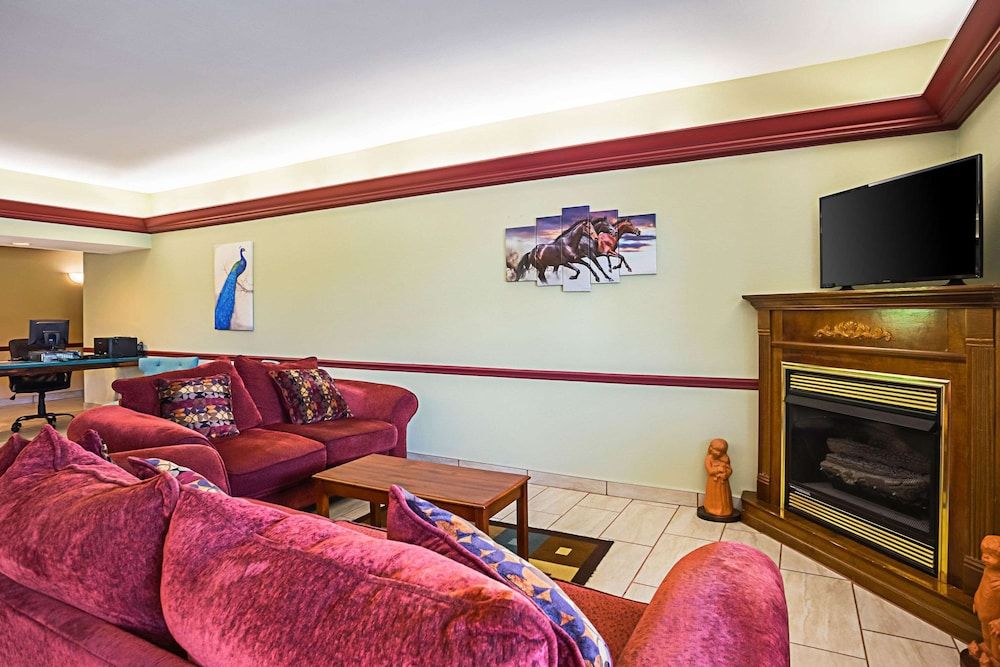 Econo Lodge Inn & Suites Ripley 3