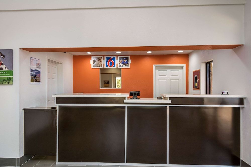 Motel 6 Freeport, TX 3