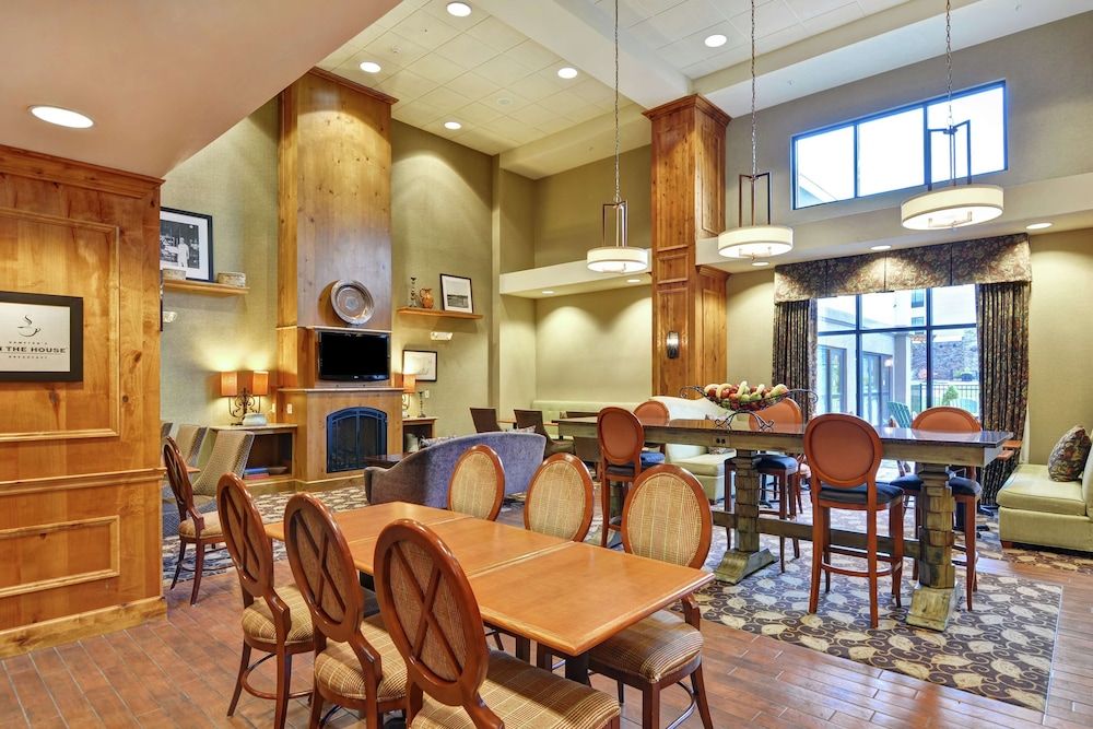 Hampton Inn and Suites New Hartford/Utica 2