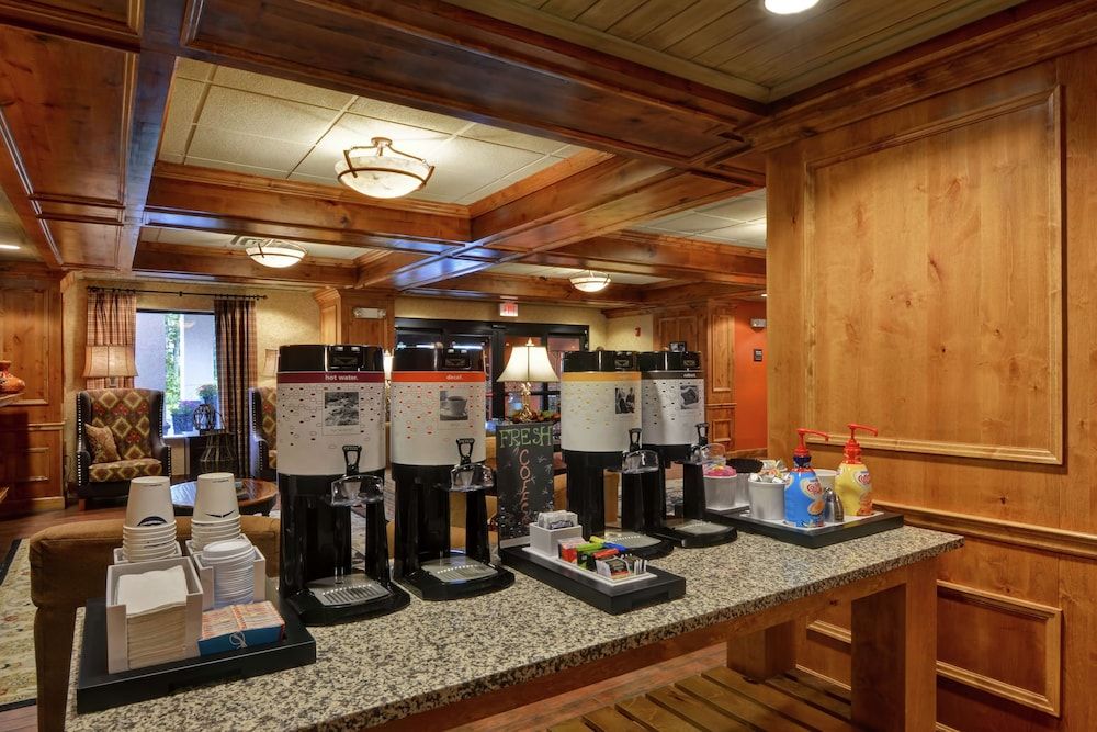 Hampton Inn and Suites New Hartford/Utica 3
