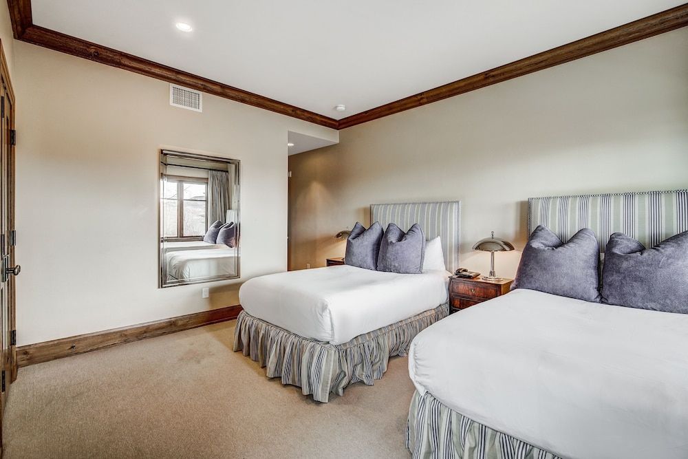Luxury renovation! Ski-in/Ski-out 5 Br Private Townhome, Top of Bachelor Gulch - majestic view & exclusive location! by RedAwning 3