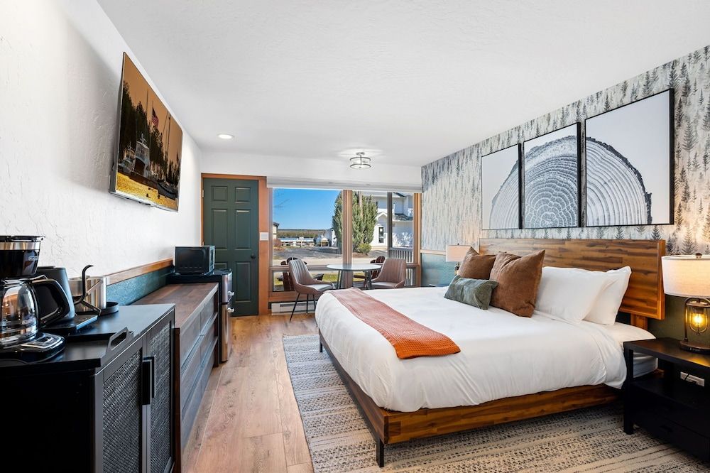 Spruce and Shore Motel 2