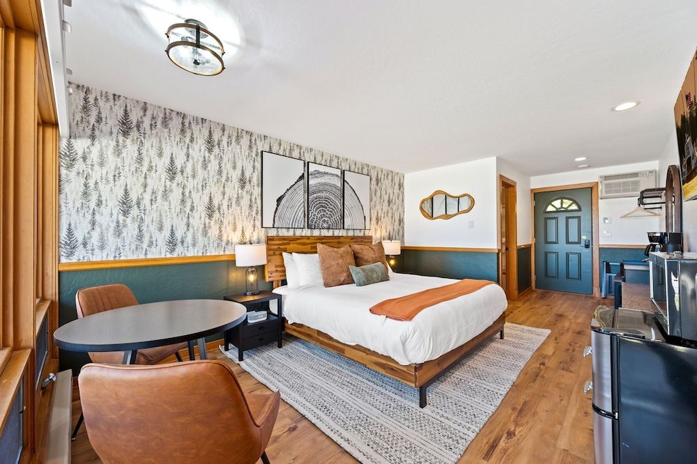 Spruce and Shore Motel 3