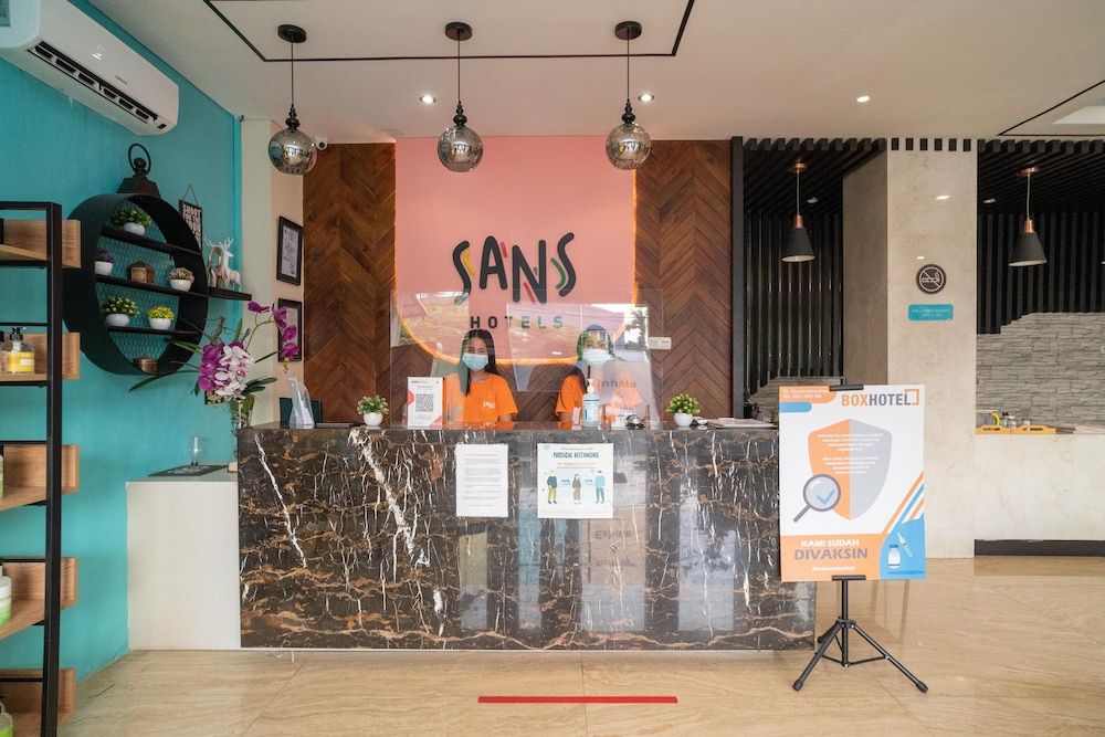 Sans Hotel Kupang Indah Surabaya 2