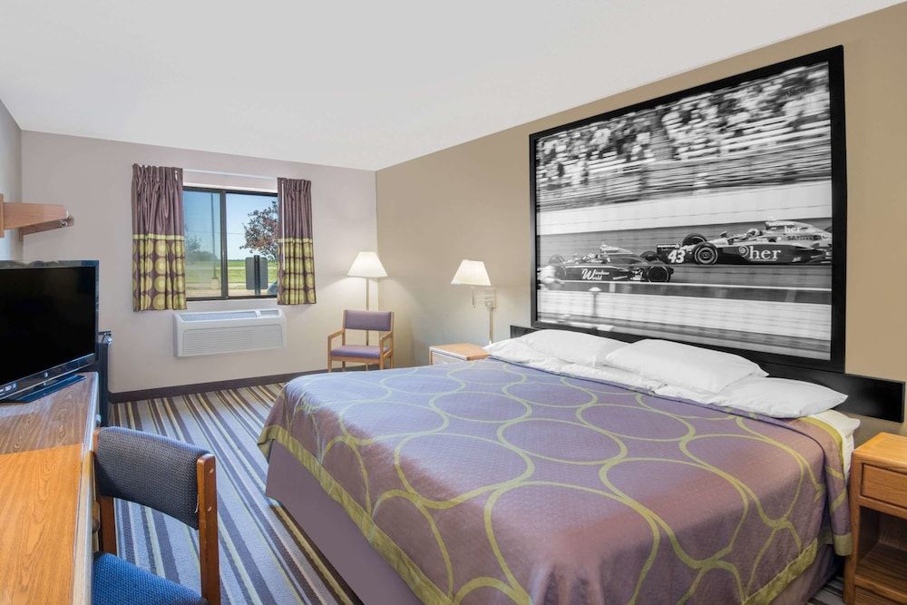 Super 8 by Wyndham Knoxville 3