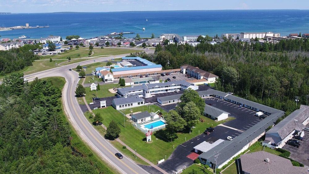 Starlite Budget Inn 2 estrellas en Mackinaw City