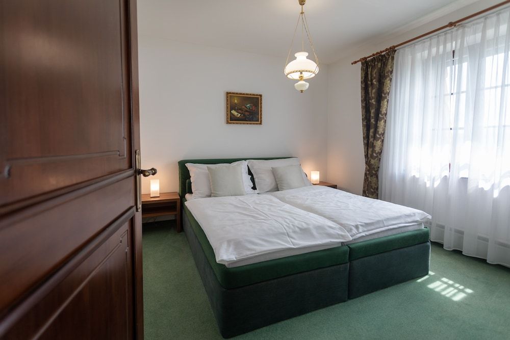 Zámeček pod hradem - hotel 2