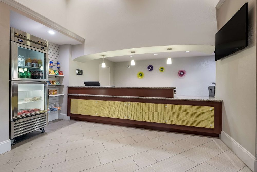 SureStay Hotel by Best Western Deer Park 3