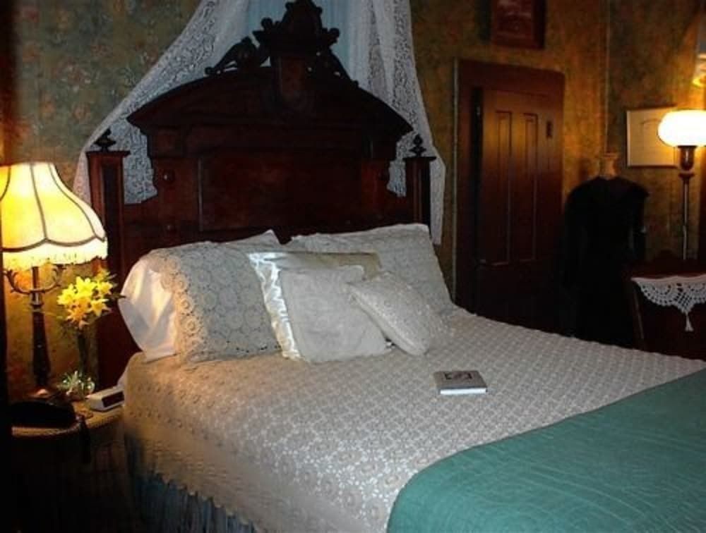 The Carleton House 3