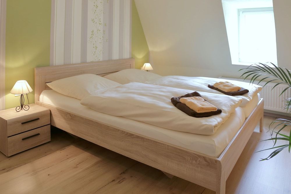 Pension Gasthof und Hotel Roter Hirsch 3