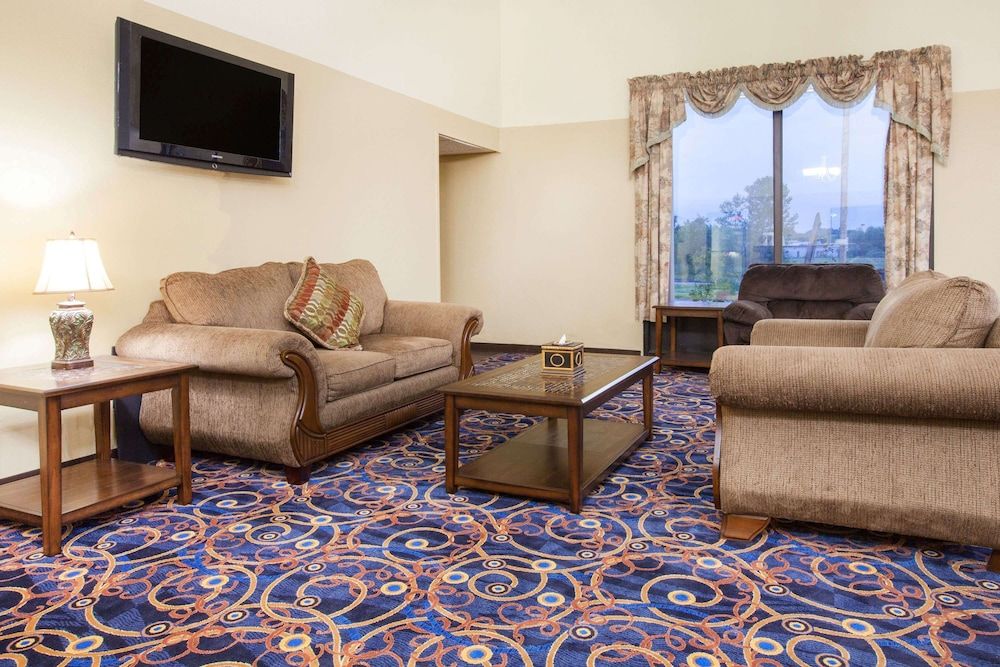 Days Inn by Wyndham Alma 2
