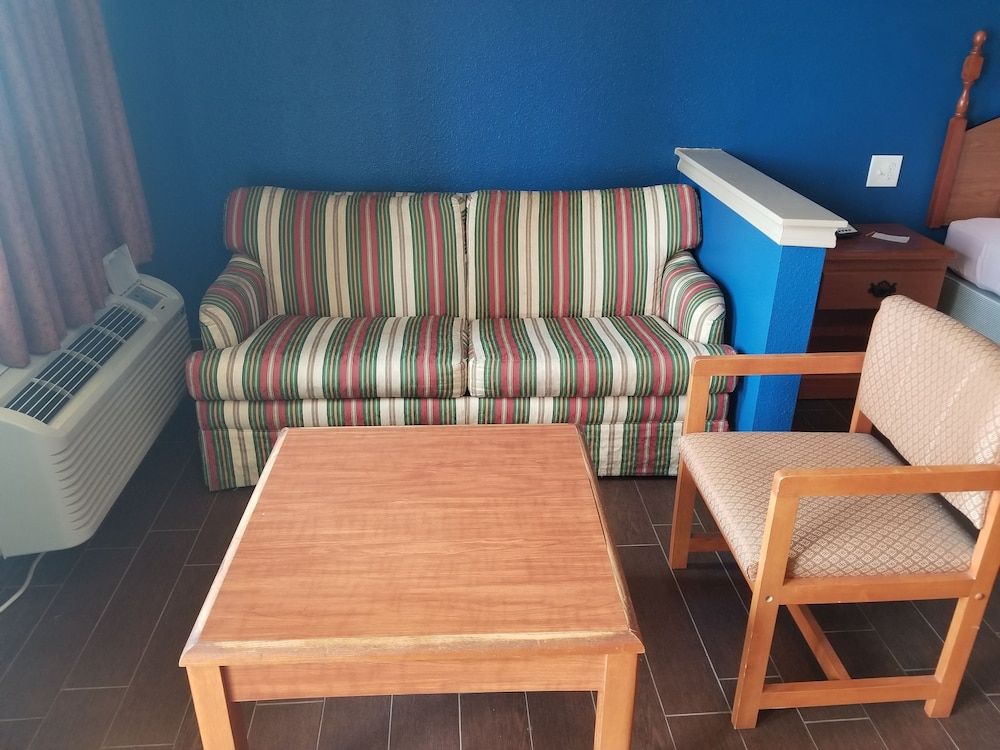 Scottish Inn & Suites 3