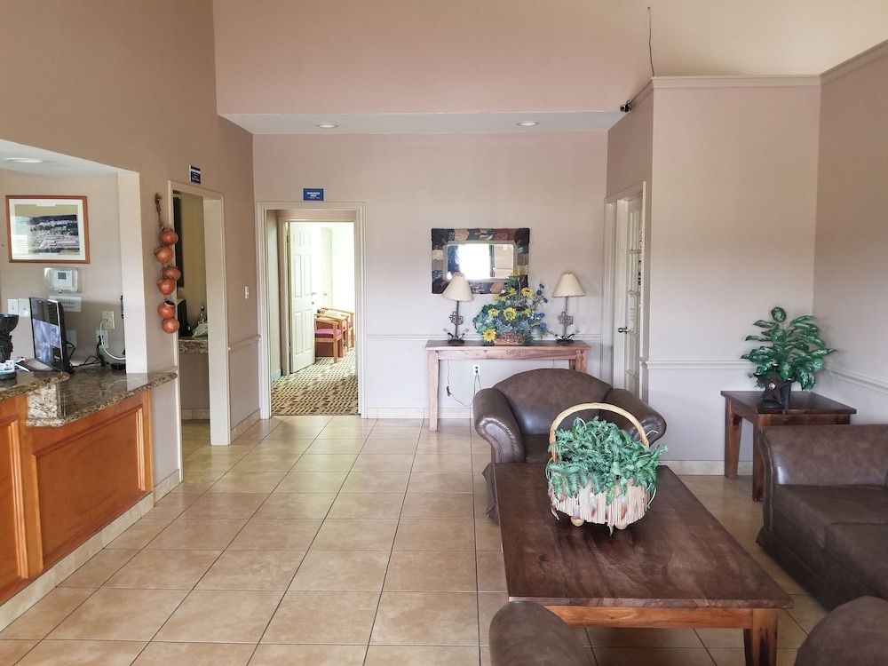 Scottish Inn & Suites 2
