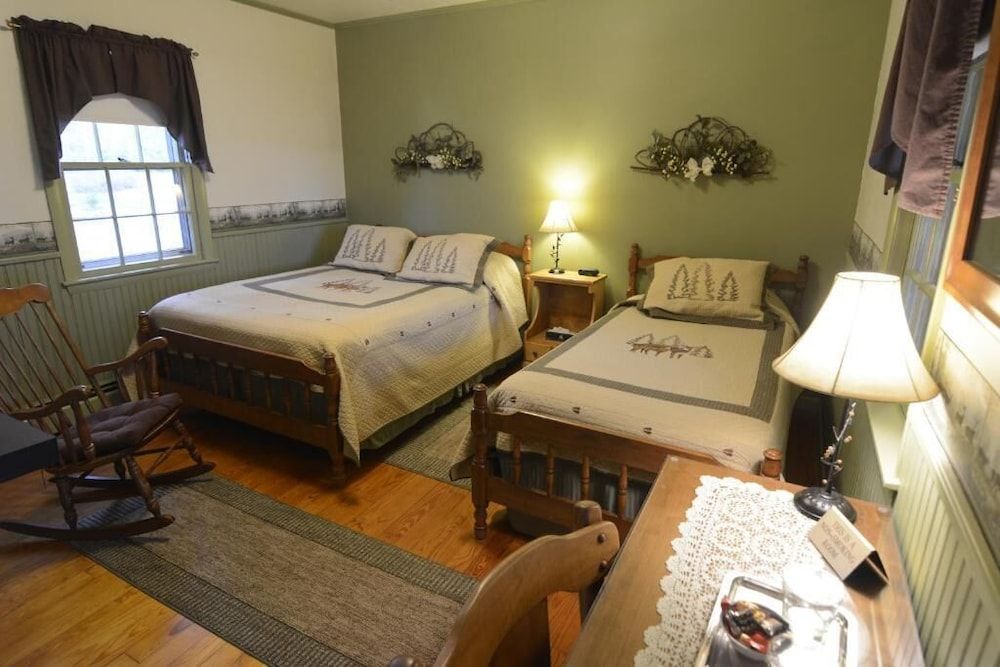 Alamoosook Lakeside Inn 2