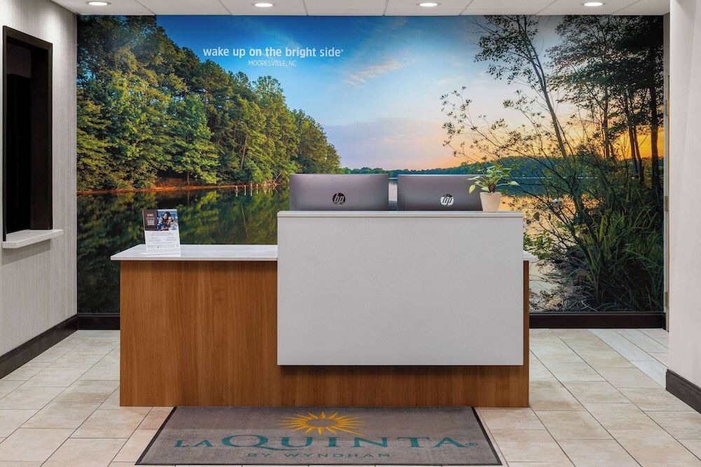 La Quinta Inn & Suites by Wyndham Mooresville 3