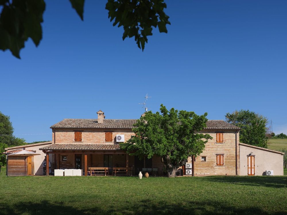 Casale Talevi -1 estrellas en Cartoceto