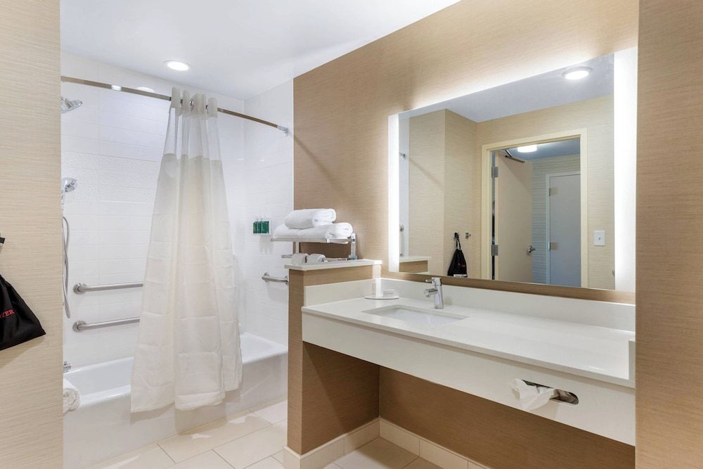 Fairfield Inn & Suites by Marriott Mebane 3