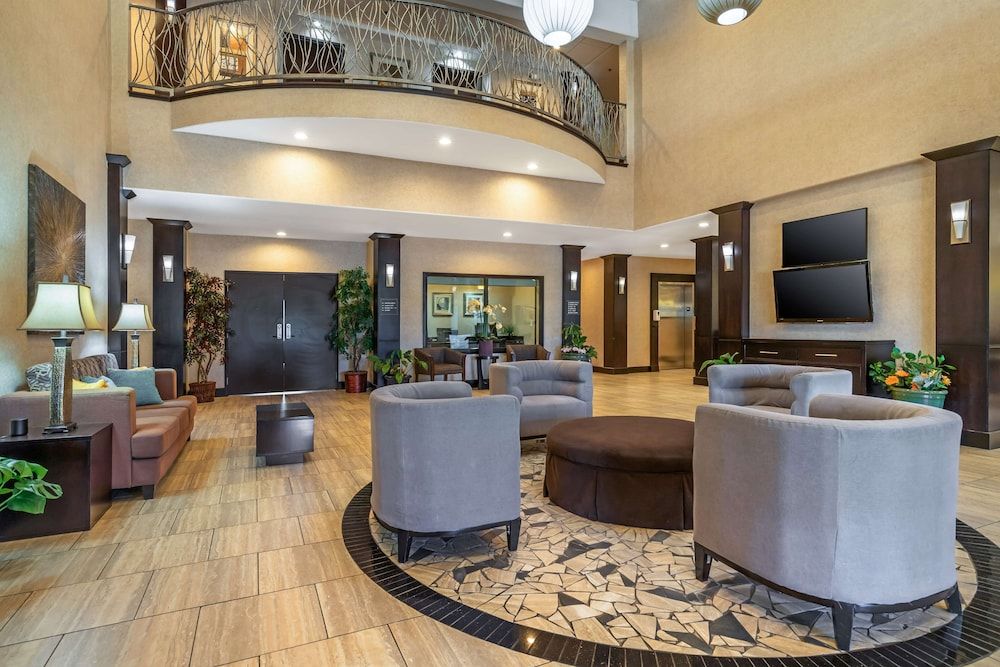 Best Western Plus Lytle Inn & Suites 2