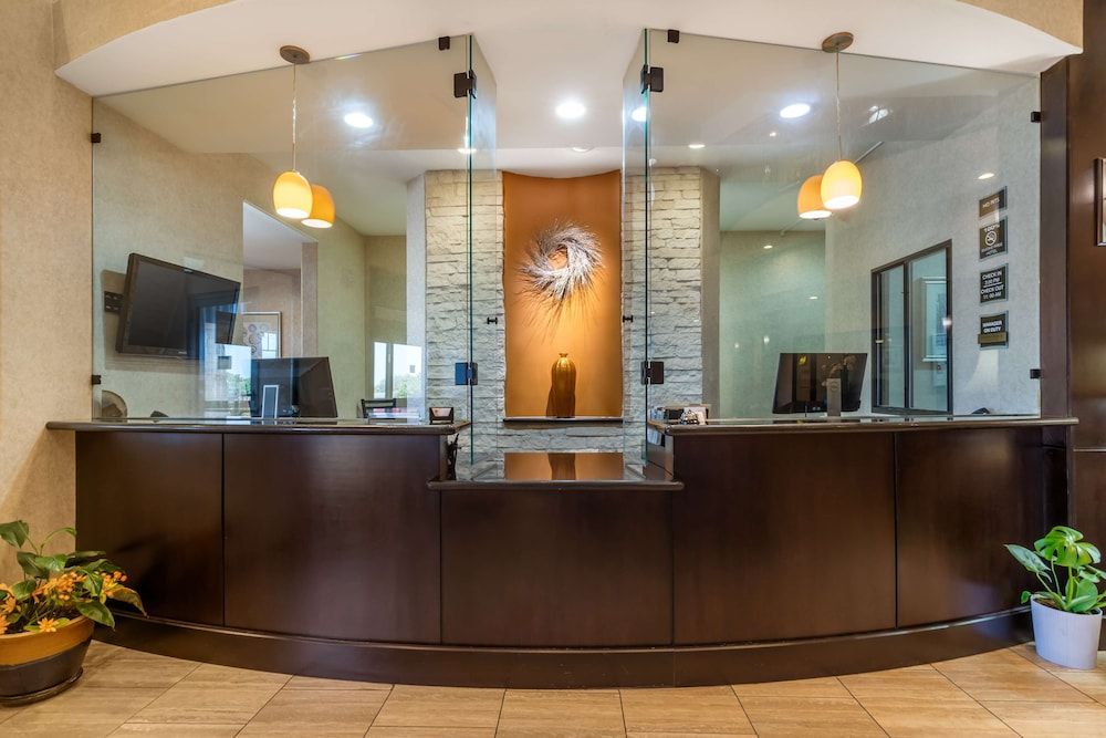 Best Western Plus Lytle Inn & Suites 3