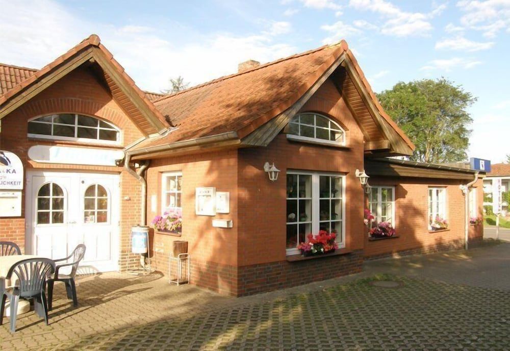 Hotel und Restaurant KA&KA -1 estrellas en Warsow