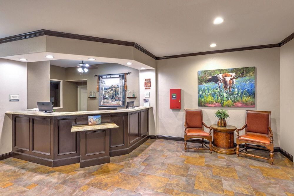 La Quinta Inn & Suites by Wyndham Marble Falls 3