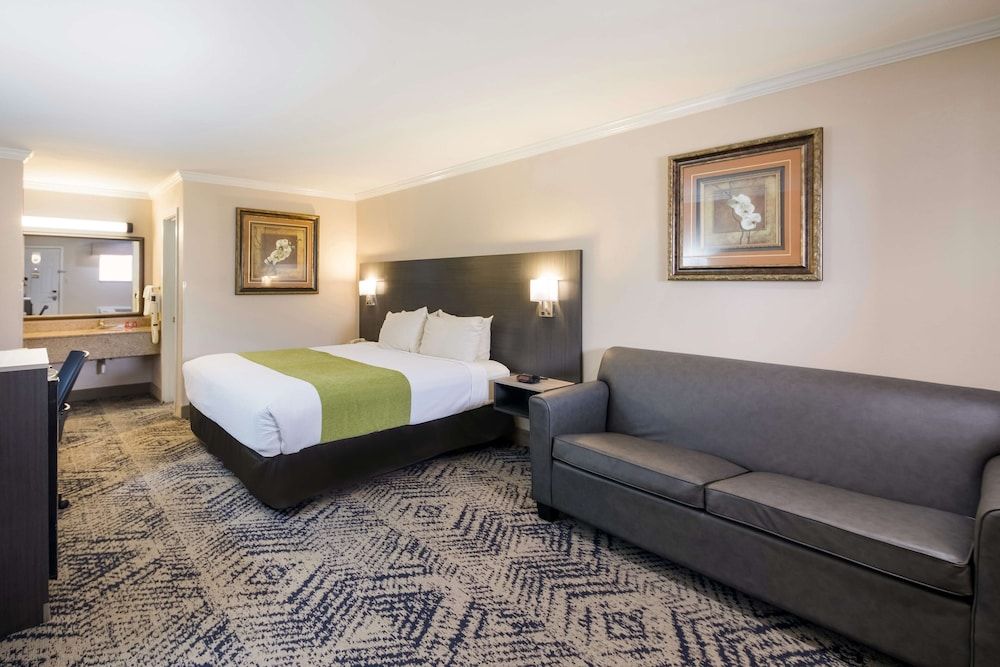 SureStay Hotel by Best Western Rockdale 3