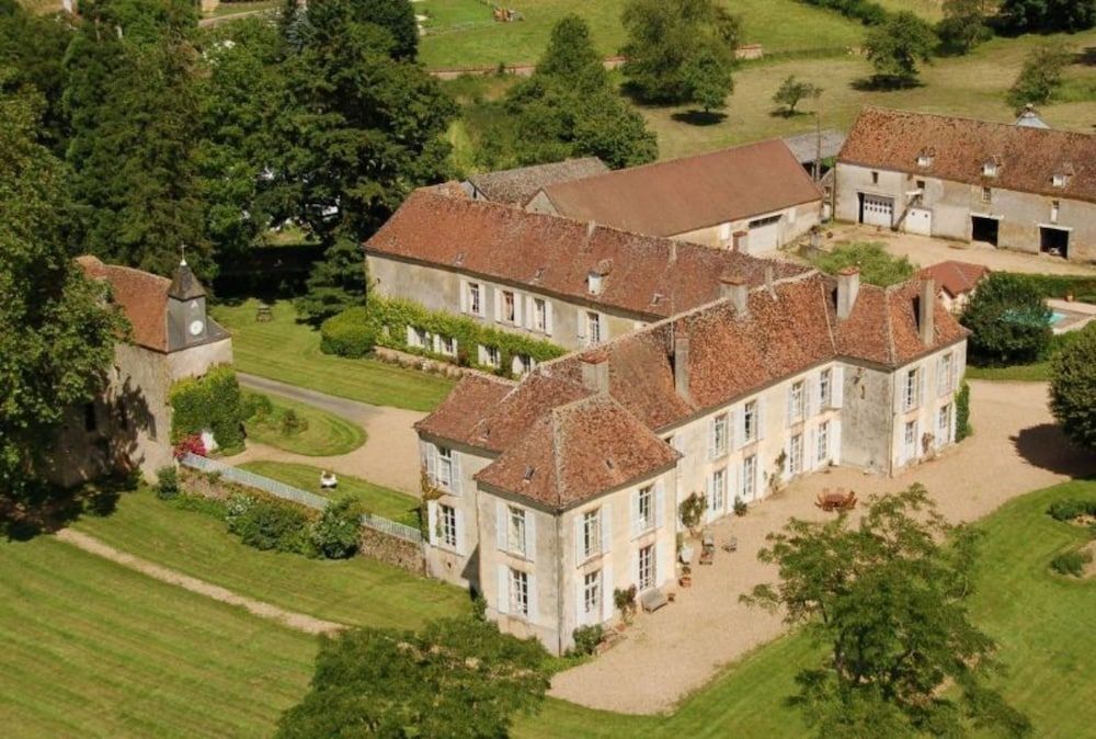 Château de Sury -1 estrellas en Saint-Jean-aux-Amognes