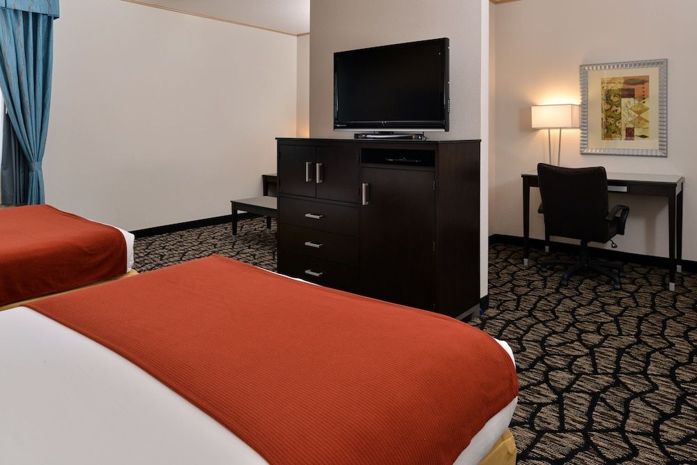Holiday Inn Express & Suites Tacoma South - Lakewood by IHG 3