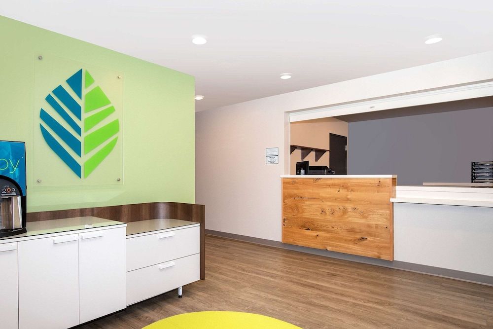 WoodSpring Suites Carol Stream - Chicago 3