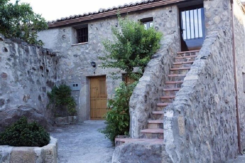 Apartamentos Rurales La Casa de Luis -1 estrellas en Santa Cruz de la Sierra