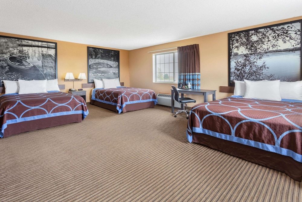 Super 8 by Wyndham Fort Dodge IA 3