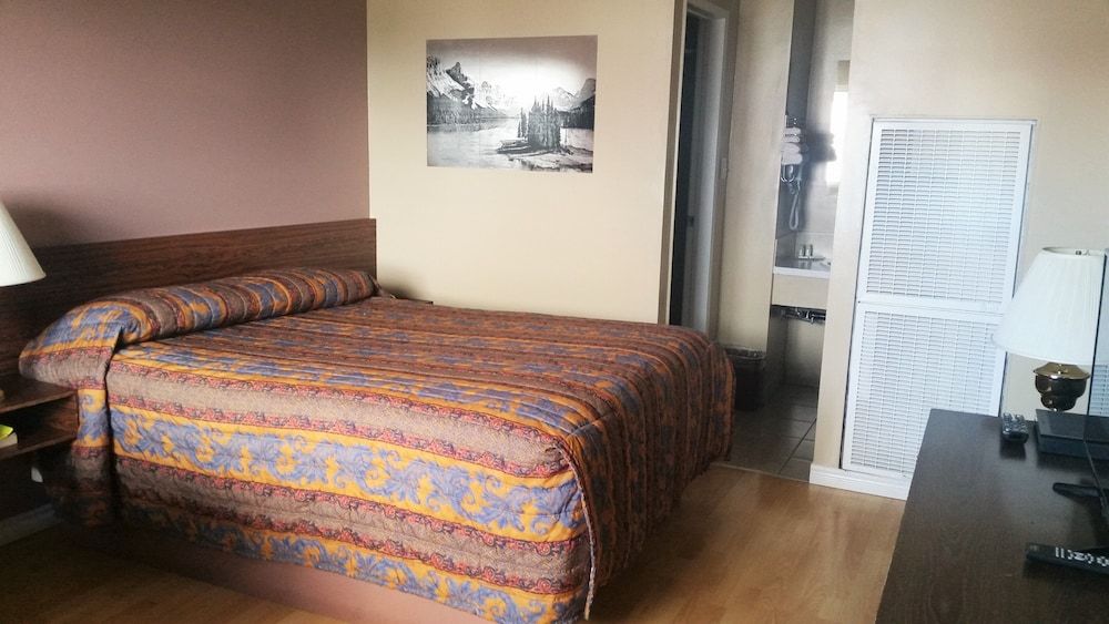 Lamplighter Viking Motel 2