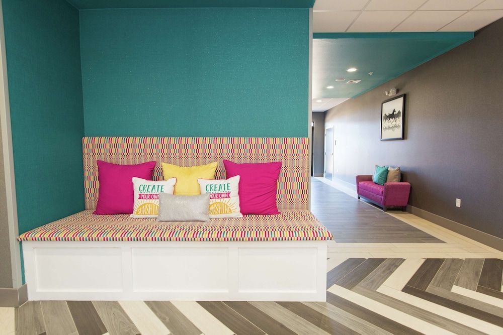 Hampton Inn Mustang 3