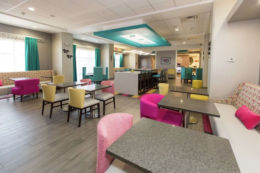 Hampton Inn Mustang 2