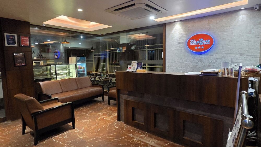 Hotel Gulmohar Grand 3