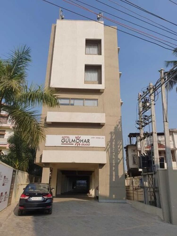 Hotel Gulmohar Grand 3 estrellas en Jorhāt