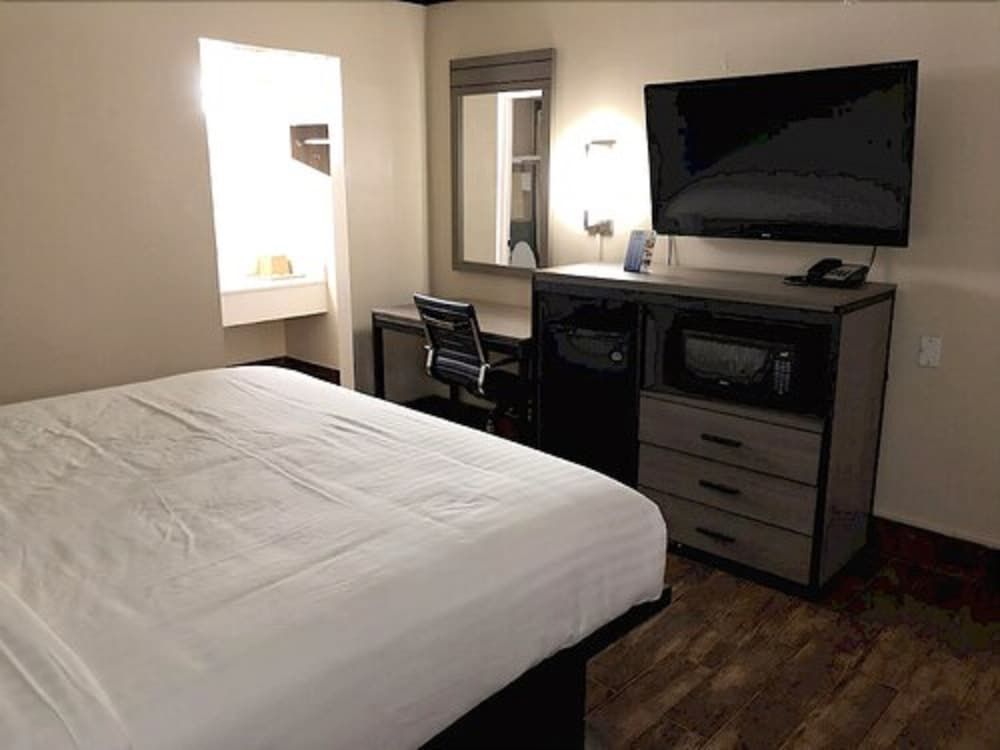 Travelers Inn & Suites 2