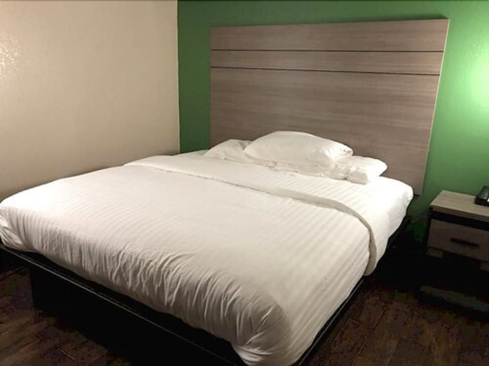 Travelers Inn & Suites 3