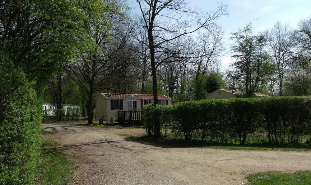 Camping de la croix d'Arles -1 estrellas en Bourg