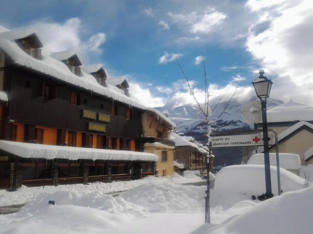 Hotel Sarao 3000 1 estrellas en Escarrilla