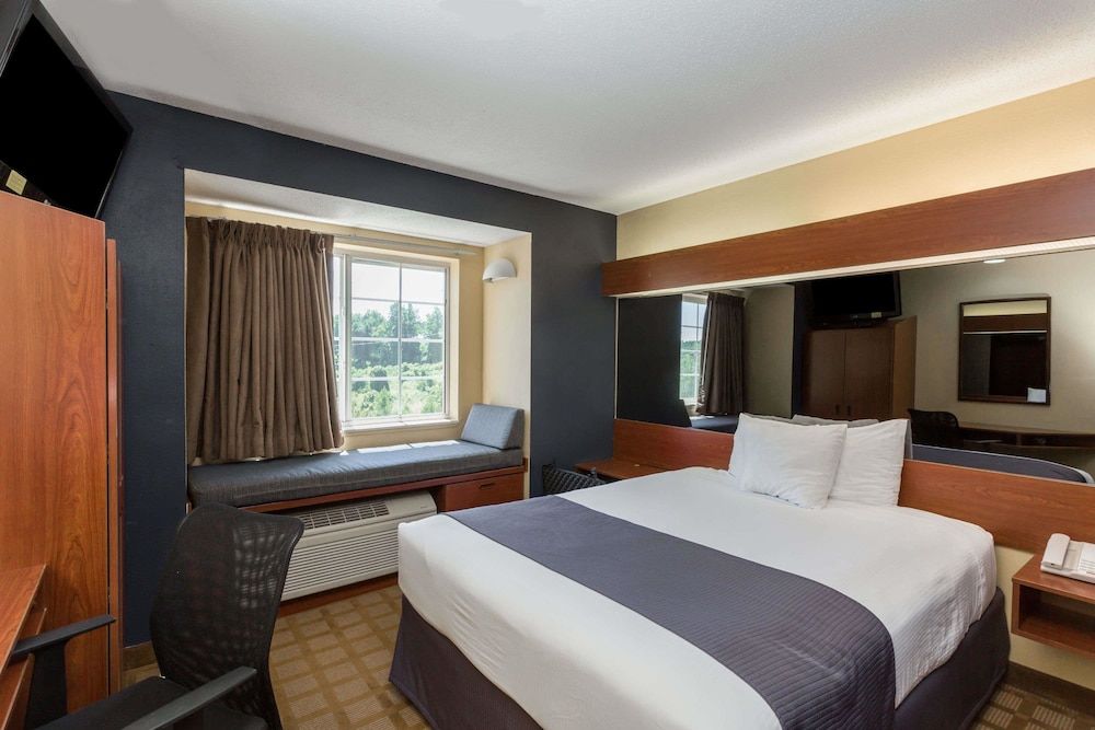 Microtel Inn & Suites by Wyndham Hillsborough 3