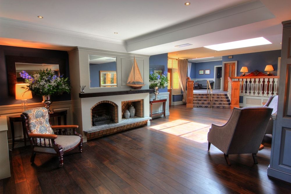The Devon Inn Hotel 3