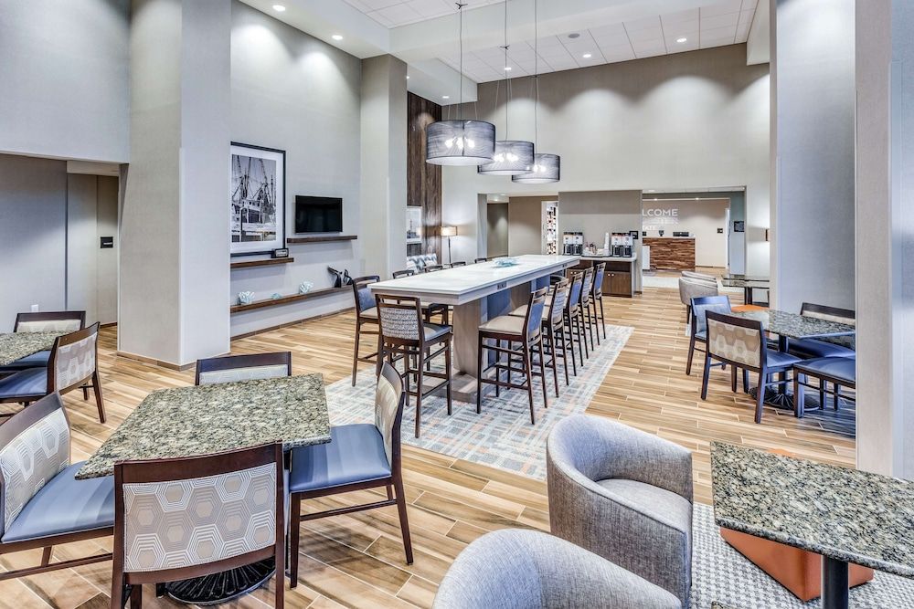 Hampton Inn & Suites Kittery-Portsmouth 2