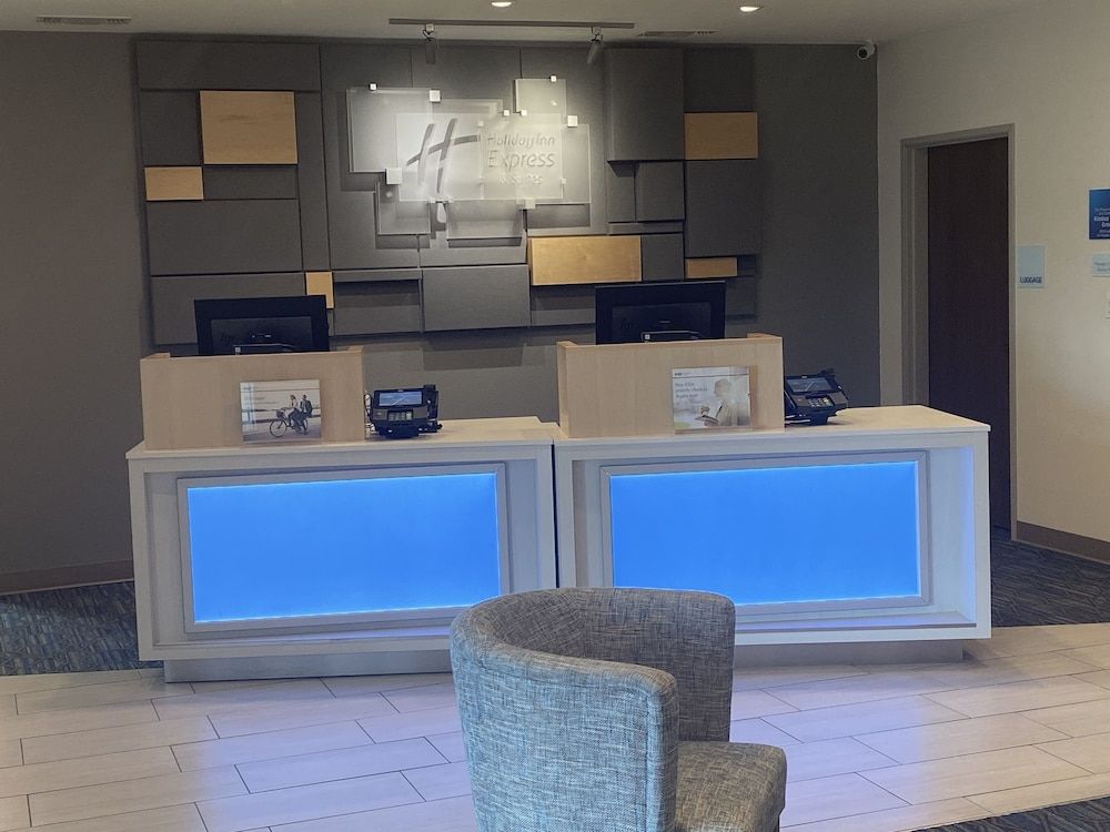 Holiday Inn Express & Suites Junction by IHG 2