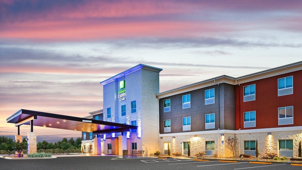 Holiday Inn Express & Suites Junction by IHG 3 estrellas en Junction