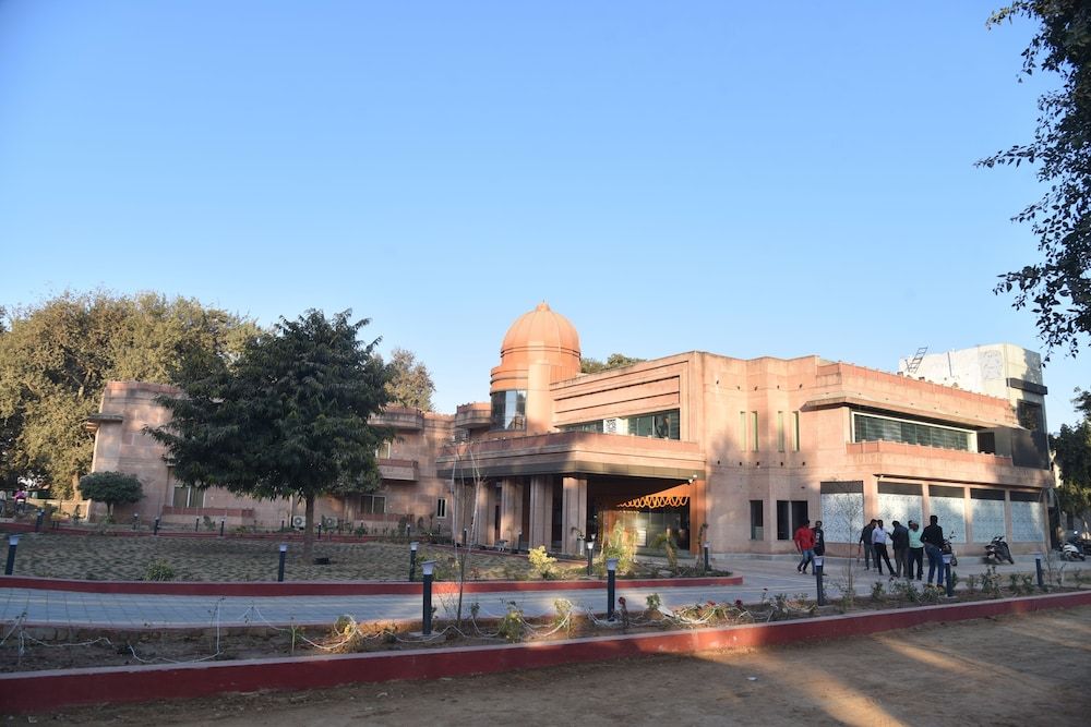 Riverfront Resort 3 estrellas en Sītāpur Mūāfi