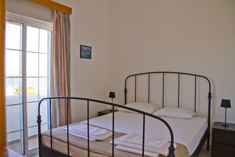 Blue Dolphin Studios & Apartment -1 estrellas en Vagia