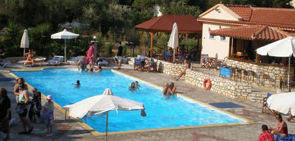 Hotel Nostos 2 estrellas en Frikes