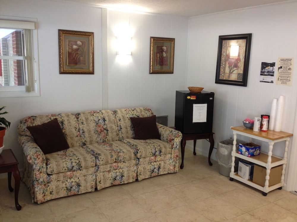 Travelowe's Motel 3